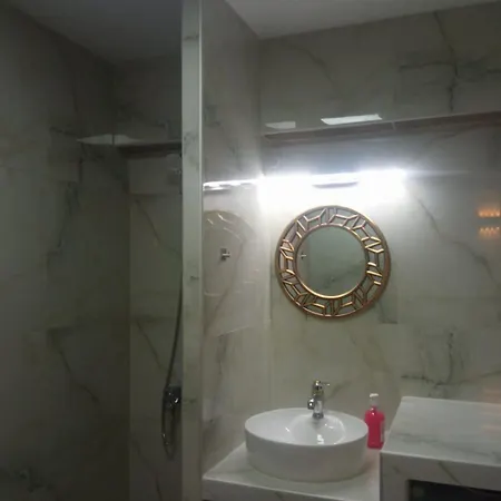 Polit Luxury Aprt 2 Bedrooms Apartamento